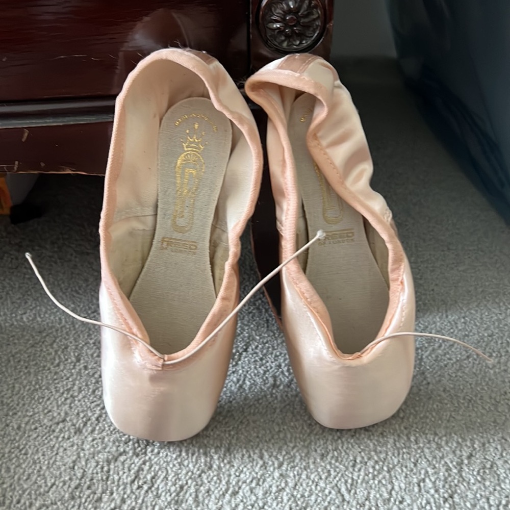 Freed Pointe shoes 12 new pairs for  55.00 each all in original packaging - Picture 4 of 6
